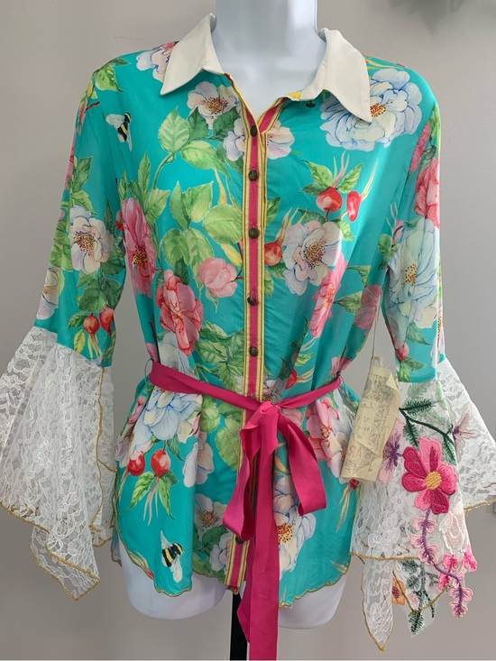 Aratta Silent Journey Tops - NWT Aratta Silent Journey La Ville Button-Down Floral Top